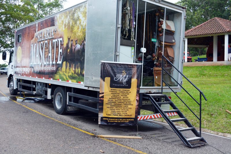 Rodeio Internacional disp&otilde;e de diversas op&ccedil;&otilde;es no ramo de alimenta&ccedil;&atilde;o e com&eacute;rcio