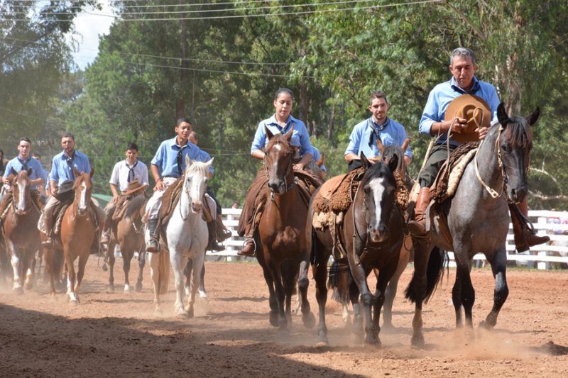 Bernardo Rossi Colombo é homenageado no X Rodeio Internacional de Soledade