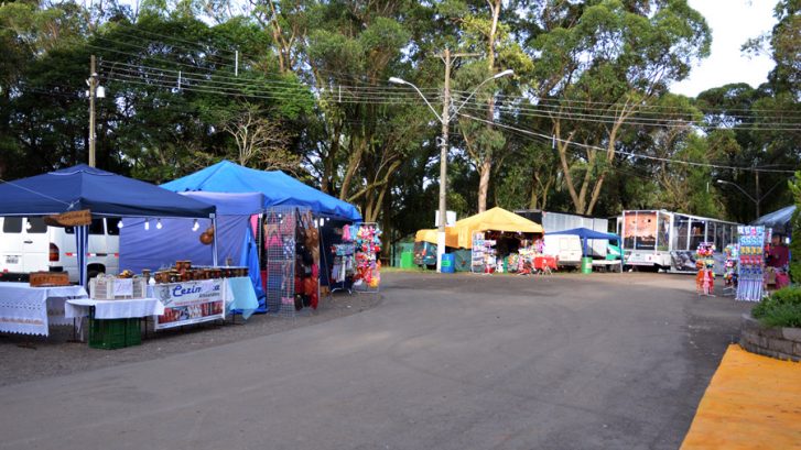 Rodeio Internacional disp&otilde;e de diversas op&ccedil;&otilde;es no ramo de alimenta&ccedil;&atilde;o e com&eacute;rcio