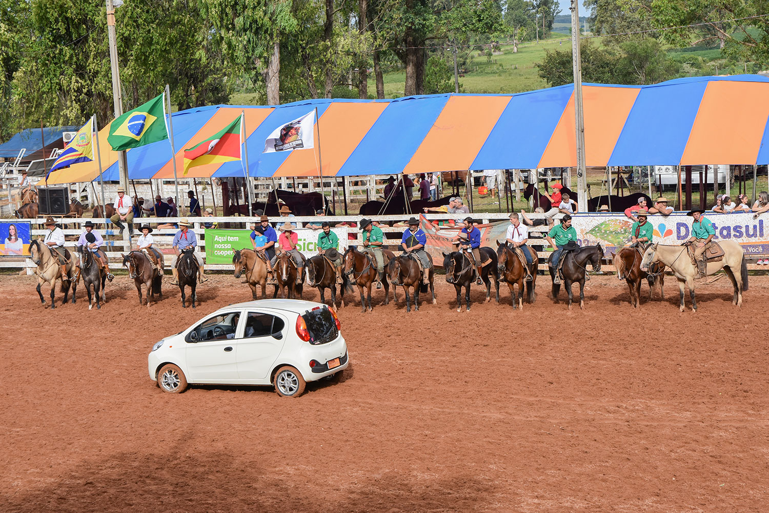 Autom&oacute;vel da prova Preciosidades do La&ccedil;o &eacute; dividido entre tr&ecirc;s la&ccedil;adores
