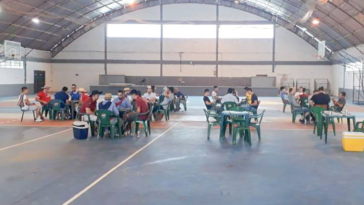 2º Torneio de Truco registra participação de 13 duplas no Rodeio Internacional