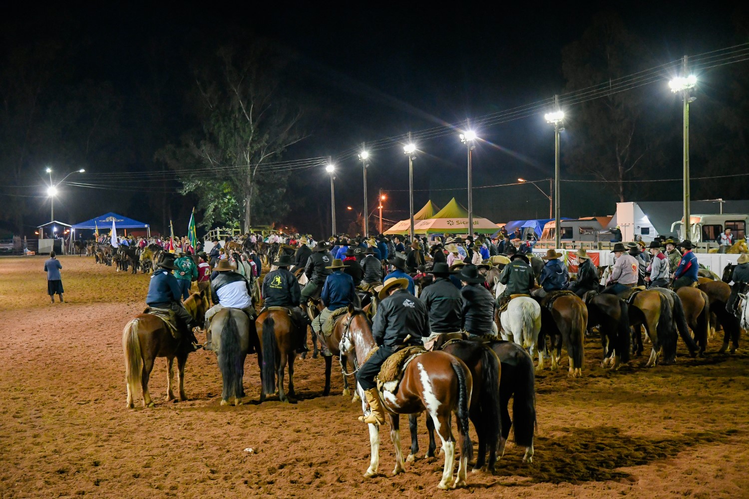 Aberto oficialmente o XIV Rodeio Internacional de Soledade