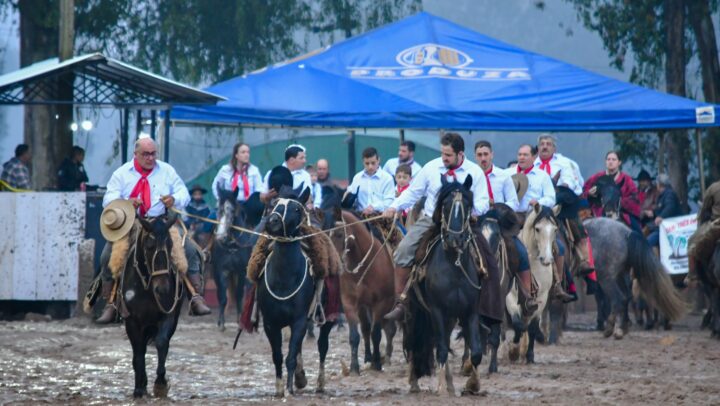 Péricles Ortiz Schimit é homenageado pelo Rodeio Internacional de Soledade